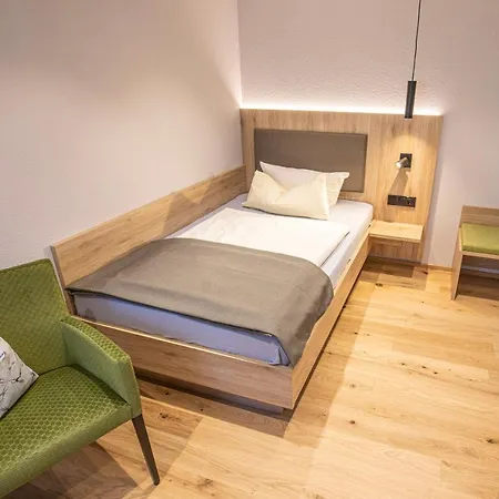 兰德豪斯劳博酒店 3*