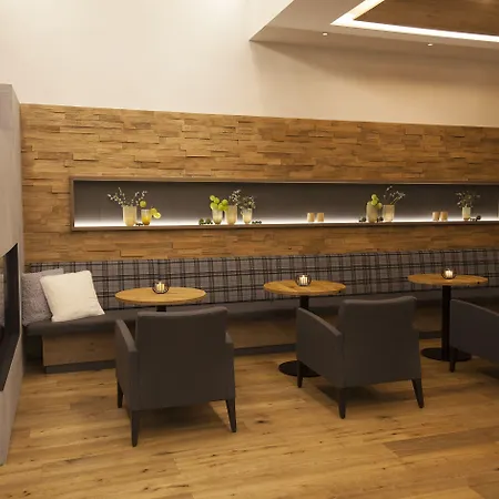 兰德豪斯劳博酒店 酒店