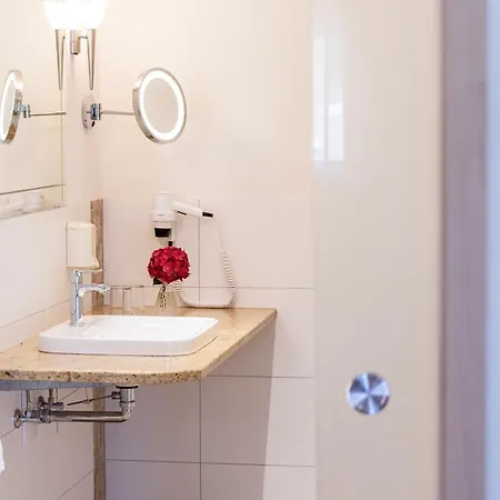 兰德豪斯劳博酒店